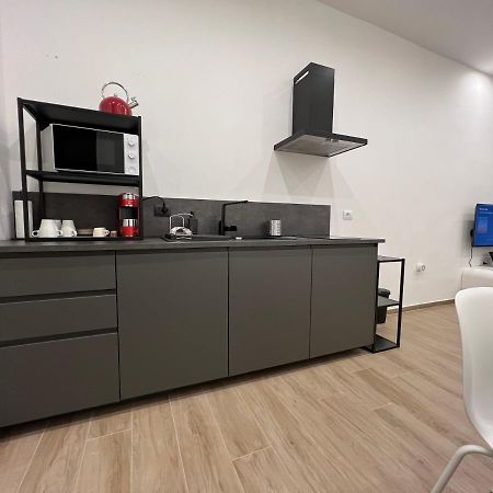 Citywise Vittorio - Independent Apartment Near Bari Central Station Exterior foto