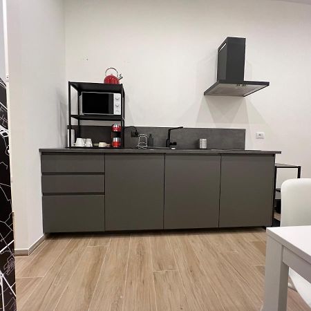 Citywise Vittorio - Independent Apartment Near Bari Central Station Exterior foto