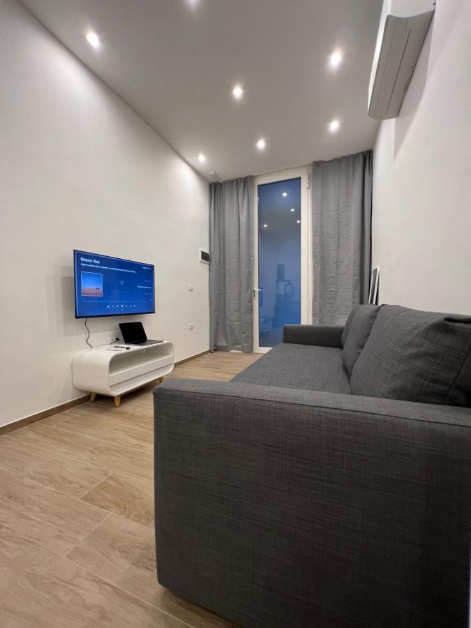 Citywise Vittorio - Independent Apartment Near Bari Central Station Exterior foto