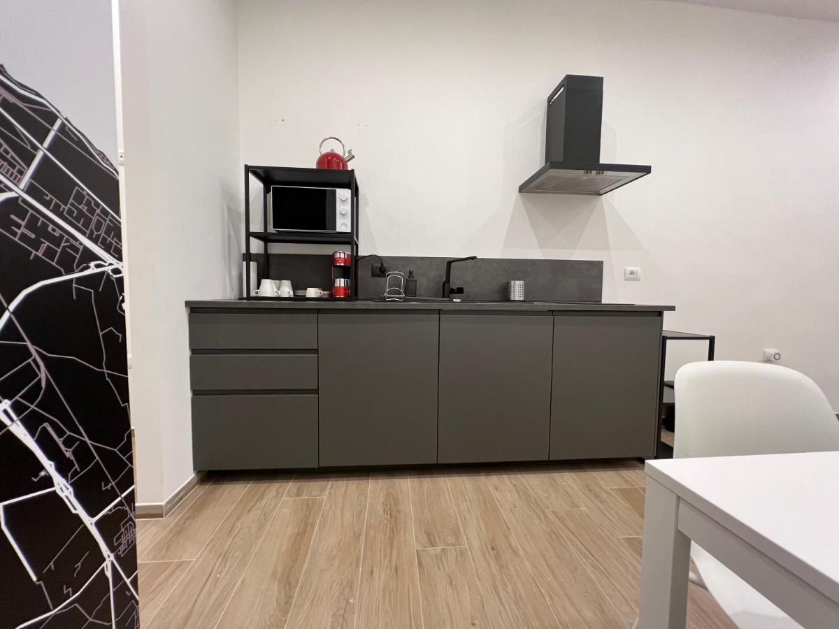 Citywise Vittorio - Independent Apartment Near Bari Central Station Exterior foto