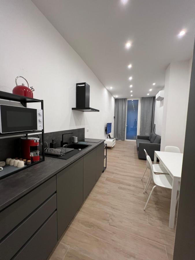 Citywise Vittorio - Independent Apartment Near Bari Central Station Exterior foto