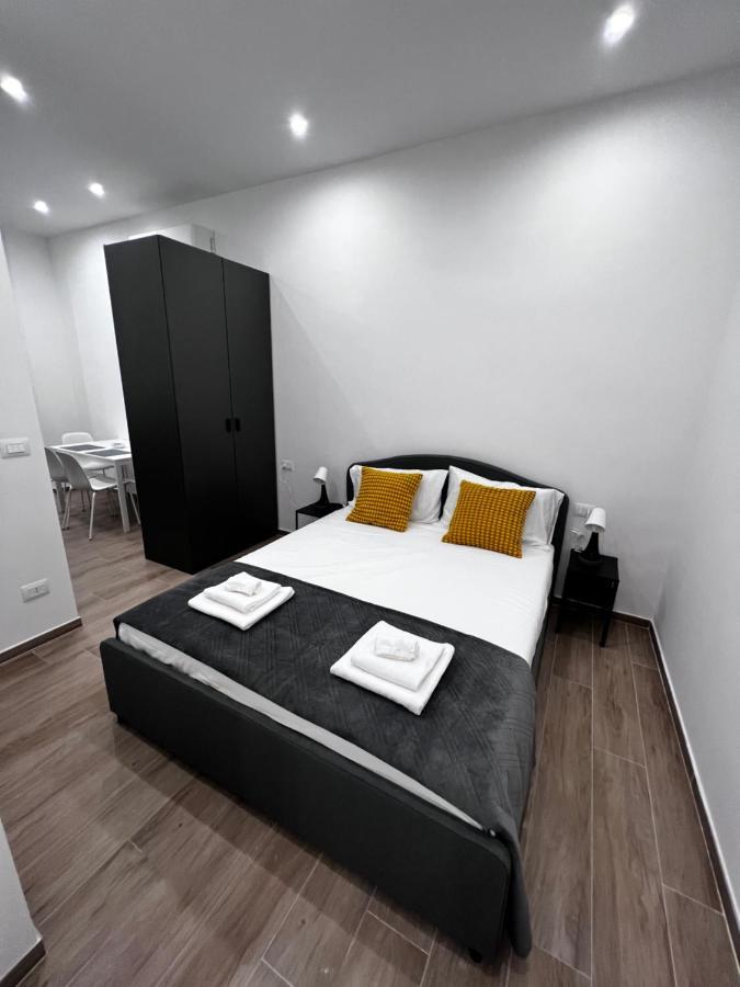 Citywise Vittorio - Independent Apartment Near Bari Central Station Exterior foto