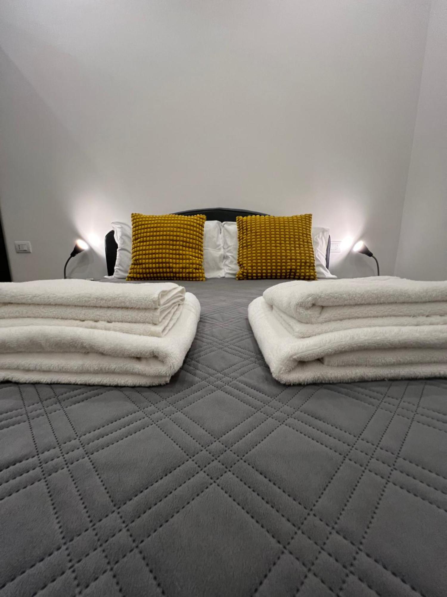 Citywise Vittorio - Independent Apartment Near Bari Central Station Exterior foto