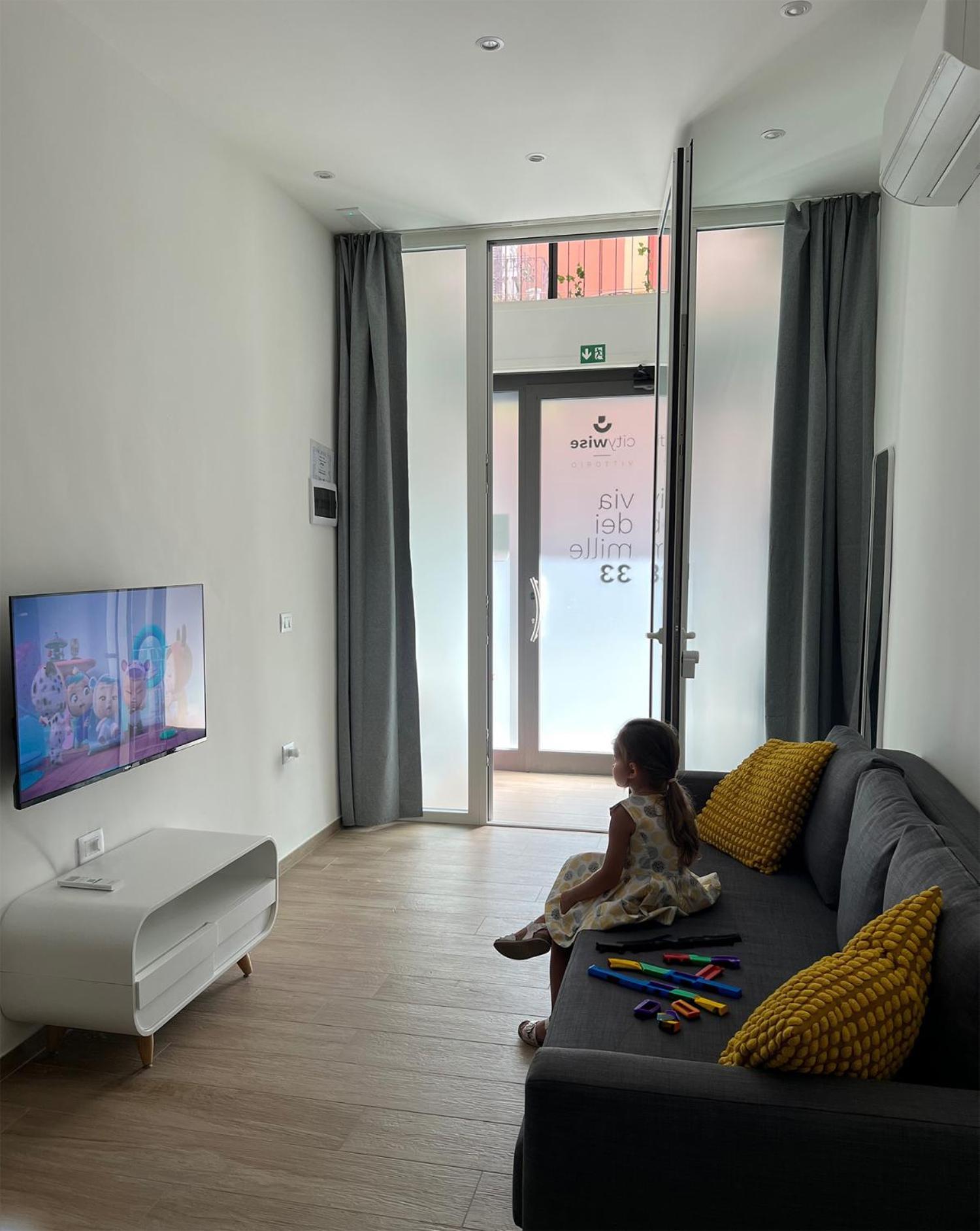Citywise Vittorio - Independent Apartment Near Bari Central Station Exterior foto
