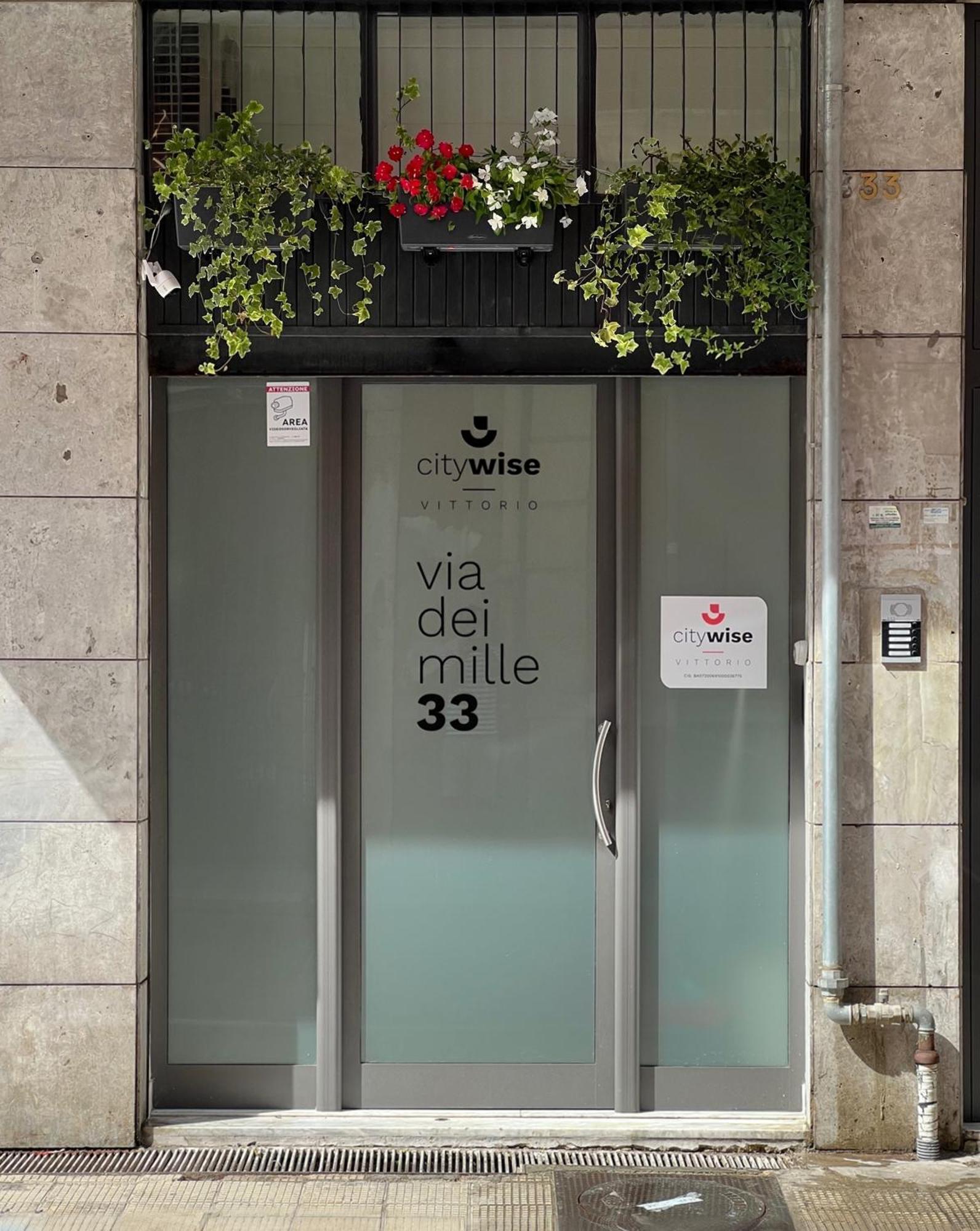 Citywise Vittorio - Independent Apartment Near Bari Central Station Exterior foto